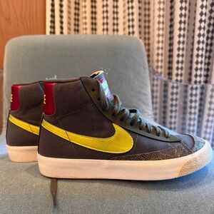 Nike Blazer Mid 77 Olive Snake Skin CZ0462-200 Women`s Size 8